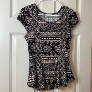 Juniors Black & white Design peplum top
